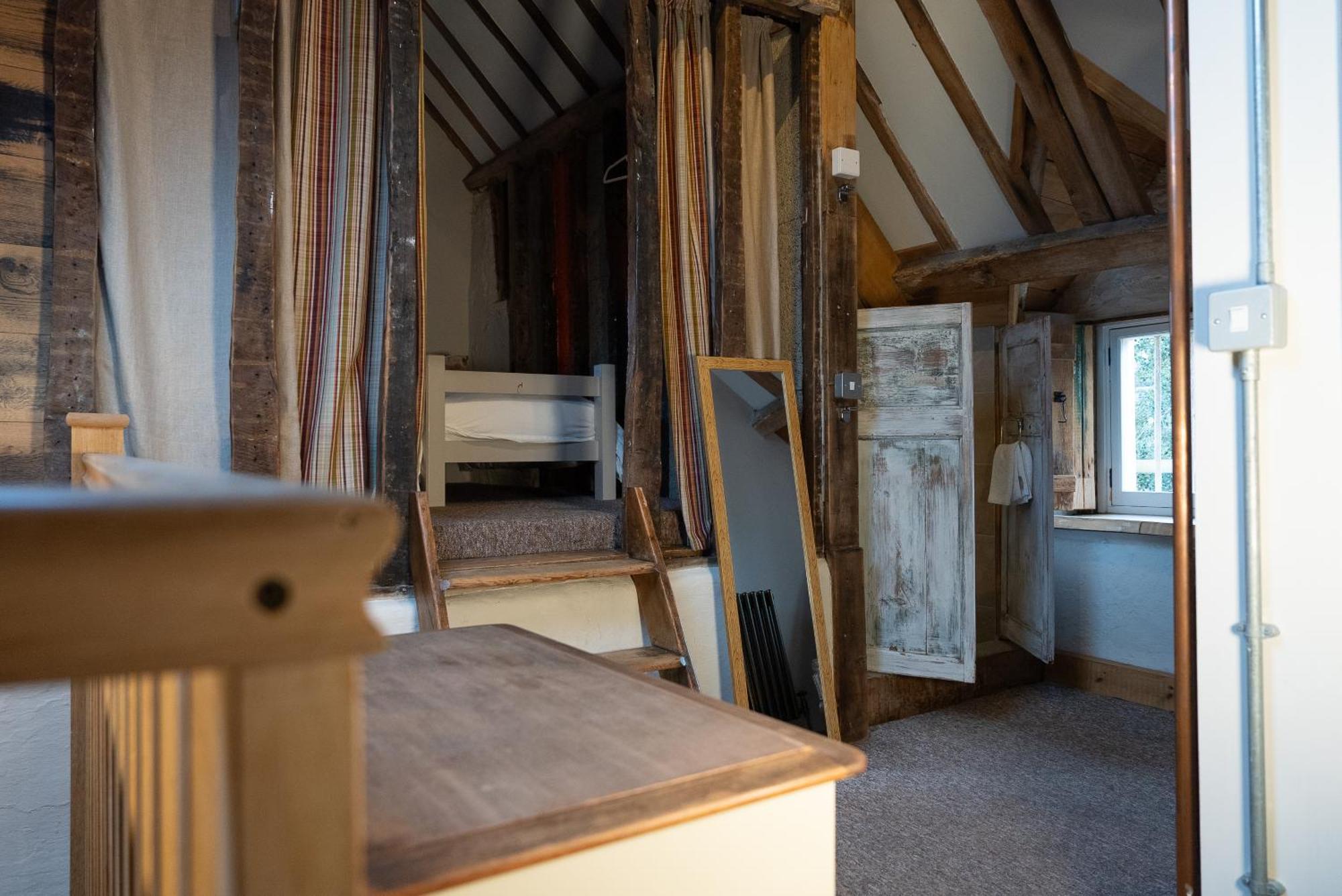 Апартаменты Gileston Manor-Self Catering Saint Athans Экстерьер фото